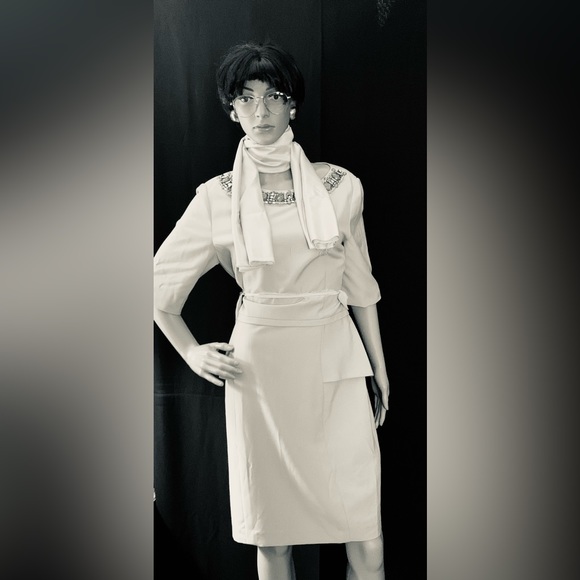 Classy beaded beige {Royal Collection} Eliza J dress - Picture 9 of 16